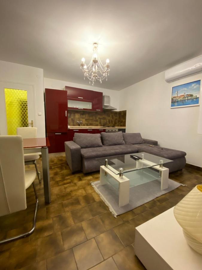 Appartamento Apartman Nela Porec Esterno foto